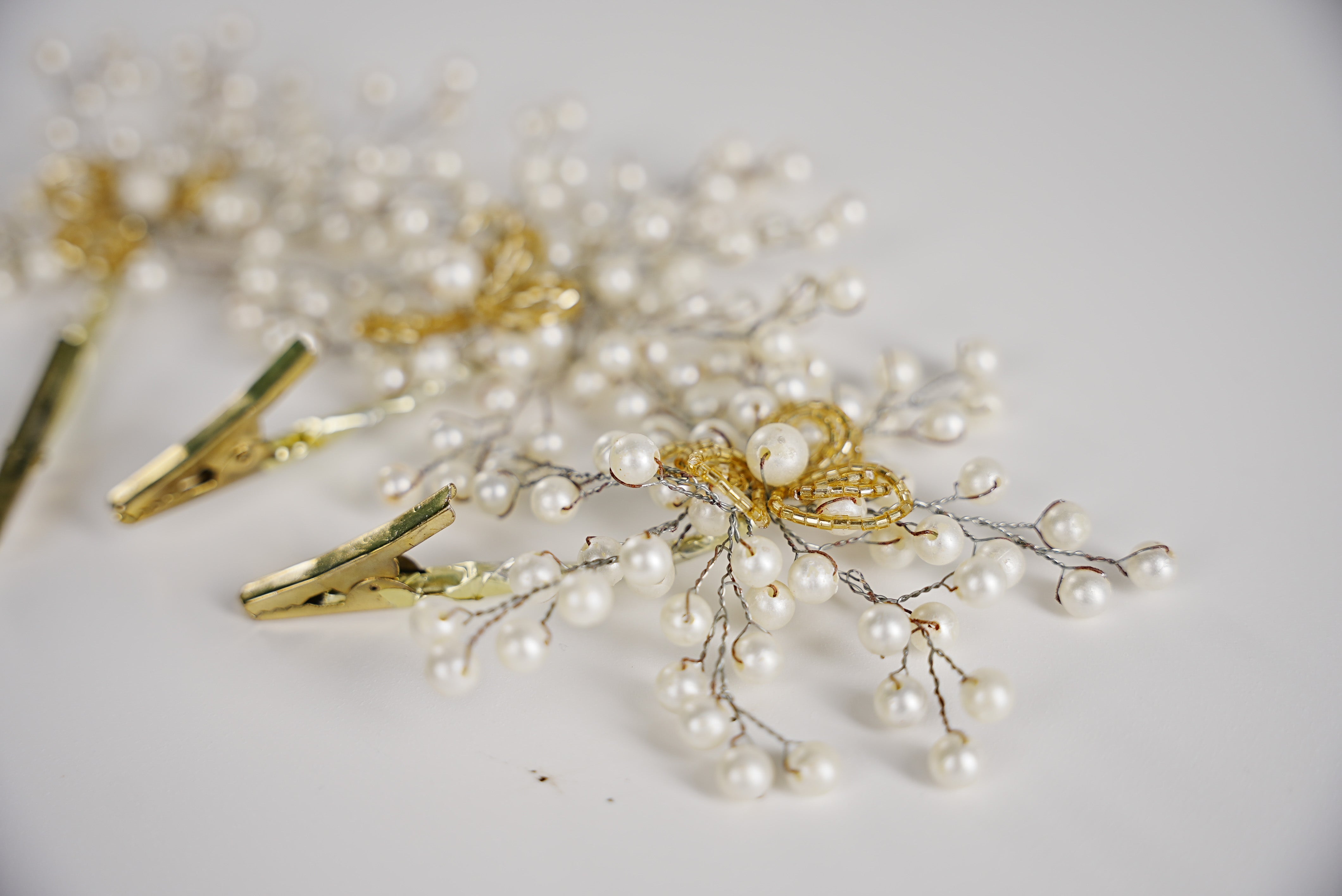 Elegant Gold Pearl Tree Clips